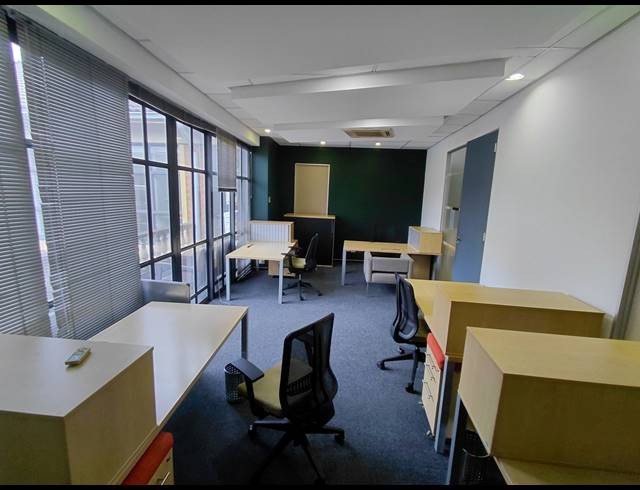 46M² OFFICE TO LET IN FOURWAYS